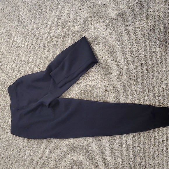 Lululemon joggers size 4 - Picture 3 of 4